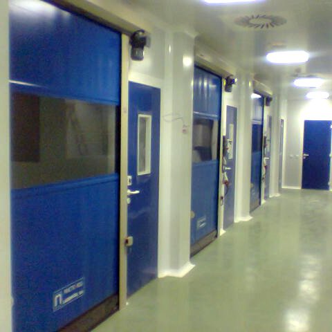 puerta-enrollable-sala-blanca-480×480